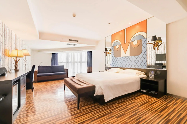 Orange Hotel Select