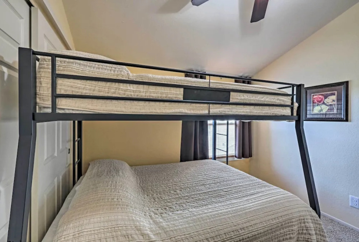 Flagstaff Townhome w/ Deck: Easy Access Downtown!