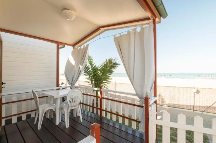 1 Bedroom Bungalow with sea view