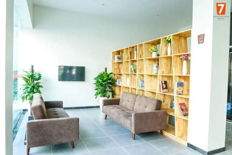 7 Days Premium Hotel