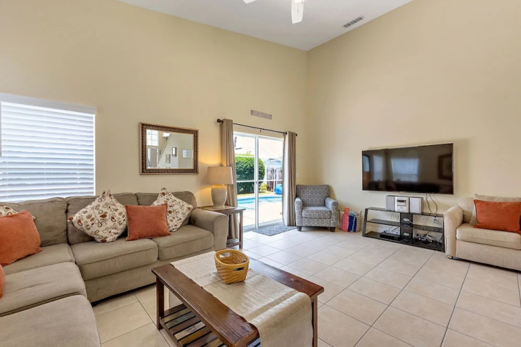2 Suites, 1 King, 5 Beds: Pool. Games Room #810