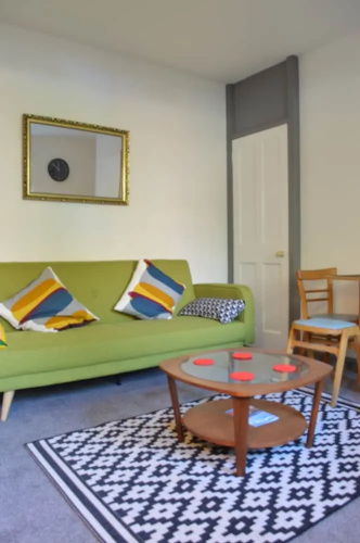 2 Bedroom Flat Near Leith Walk