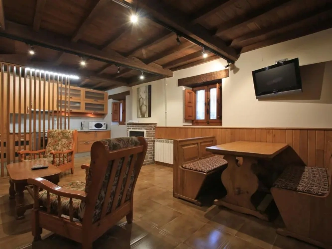 2 Bedrooms Cottage