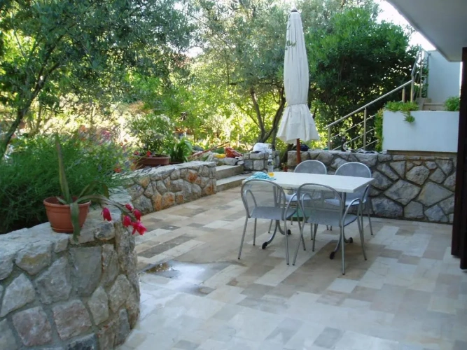 1 Bedroom Apartment with garden view