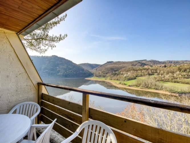 Standard Triple room with balcony