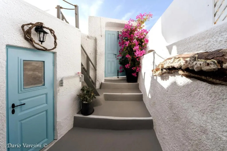 Santorinian Lava House