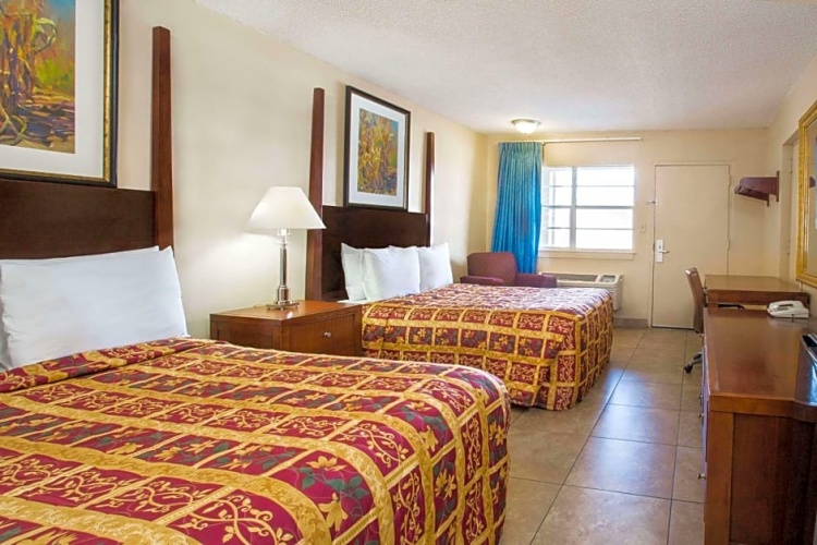 Deluxe Quadruple room