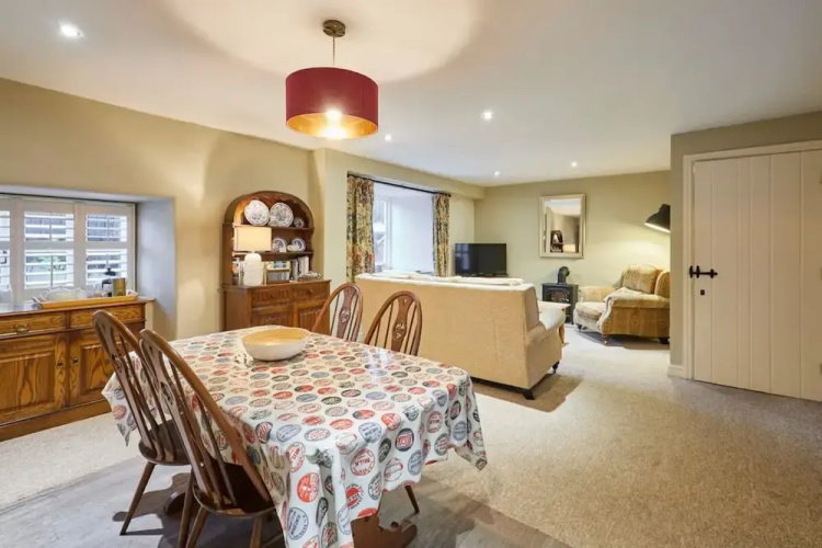 Host Stay The Byre