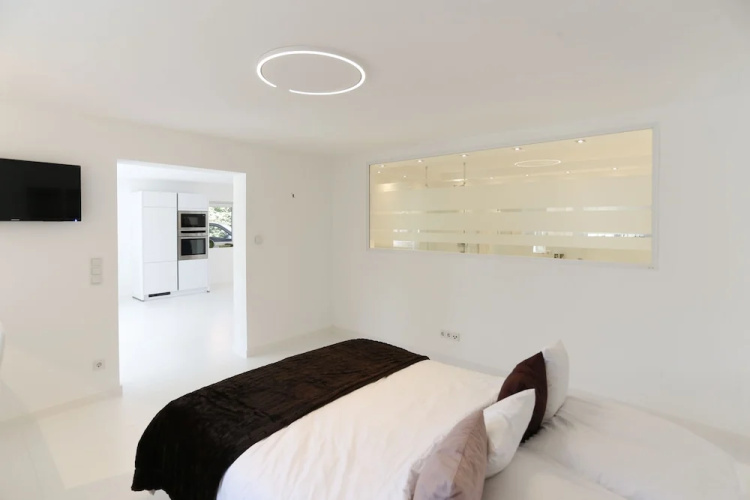 the white design apartment