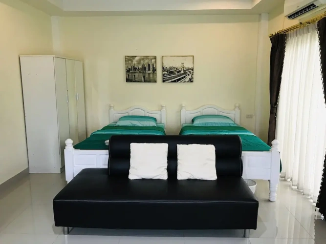 Standard Triple room