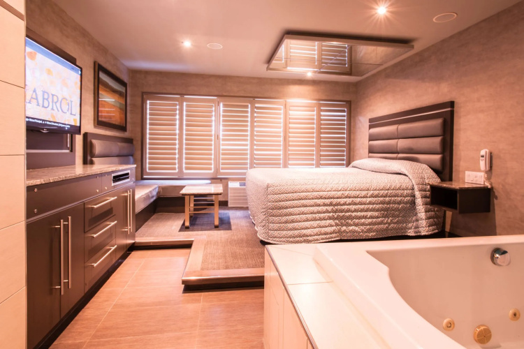 Le Chabrol Hotel & Suites