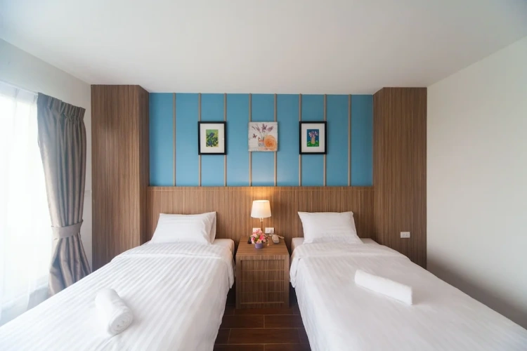 Standard Twin room with balcony