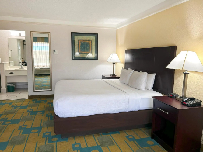 Hotel Monreale Express and Studios IDrive District
