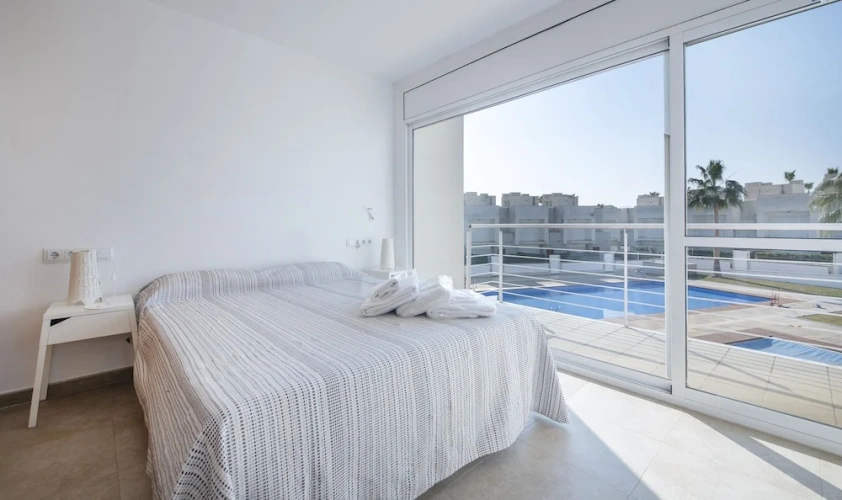 4 Bedrooms Apartment