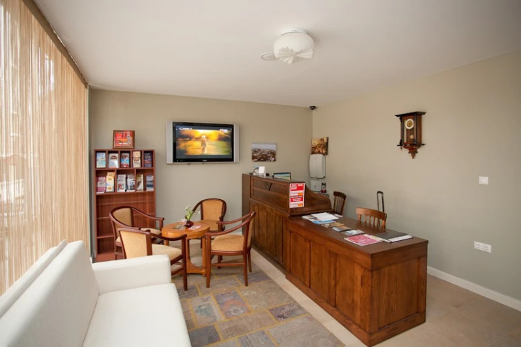Mono Suites
