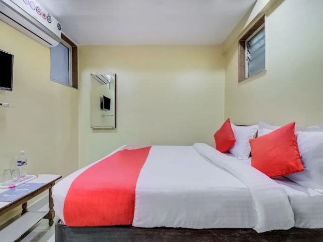 OYO 27822 Amrut Executive