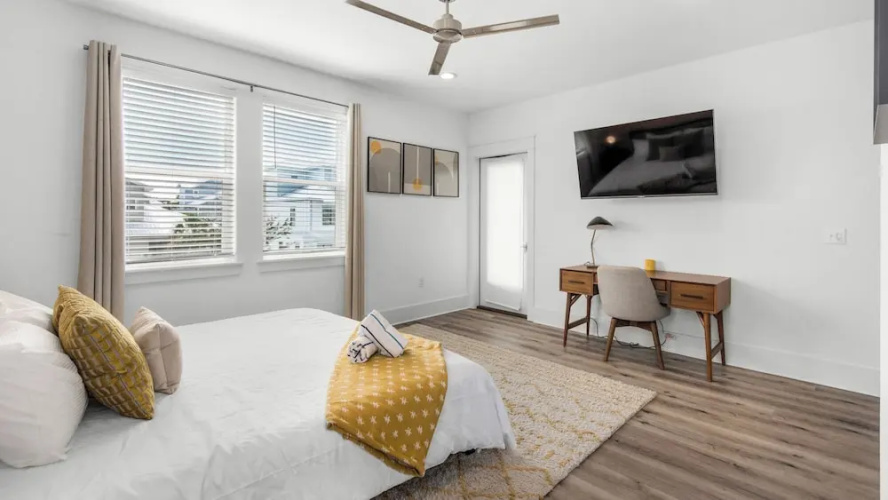 Spacious Home, Private Backyard, and Community Pool