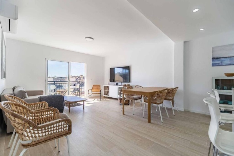 3 Bedrooms Apartment