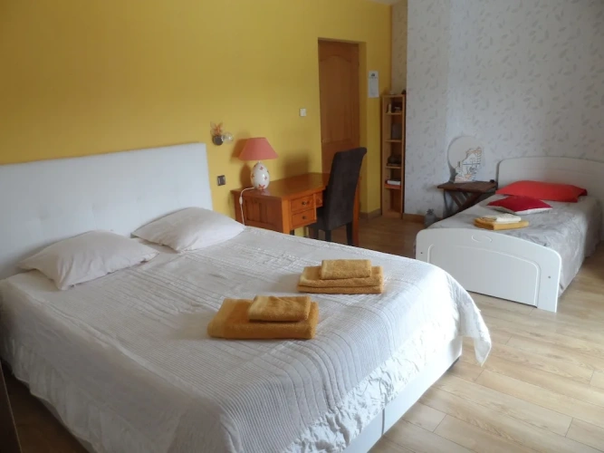 Standard Triple room with balcony