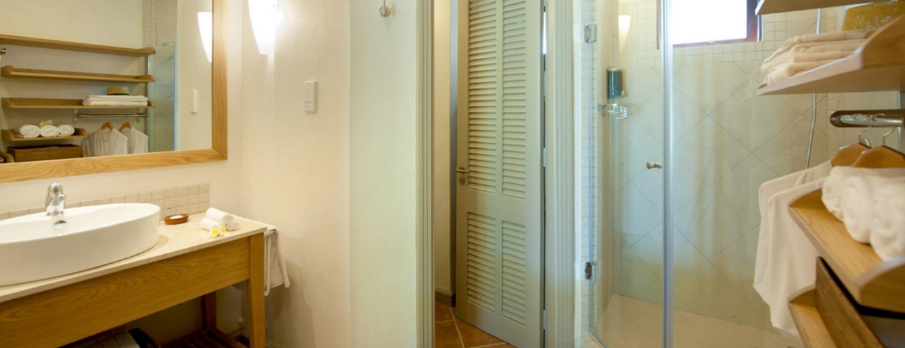 Comfort room with sea view