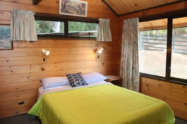 58b Chalet Cres