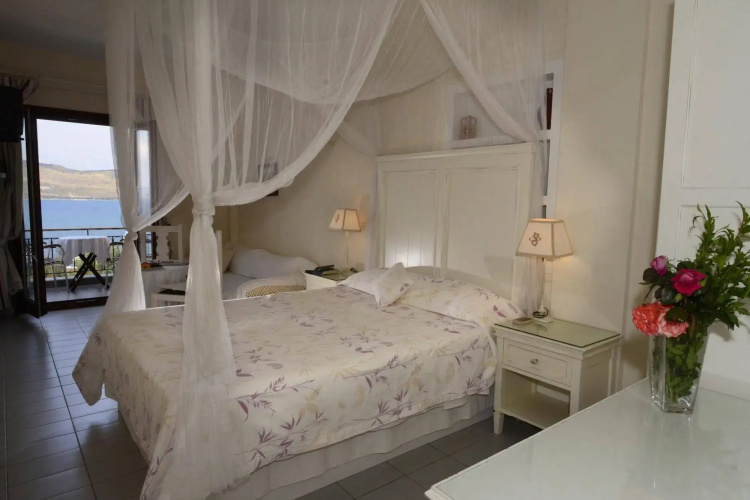 Clara Hotel