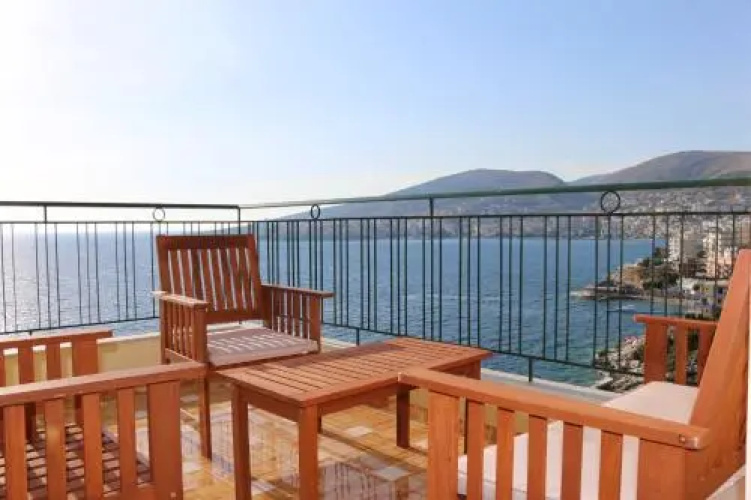 Design Sea View Apartment
