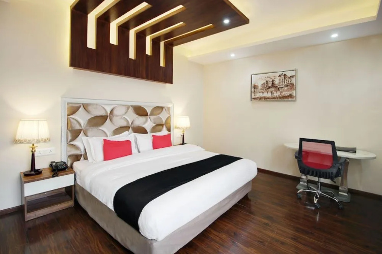Townhouse OAK The Saffron Hotel