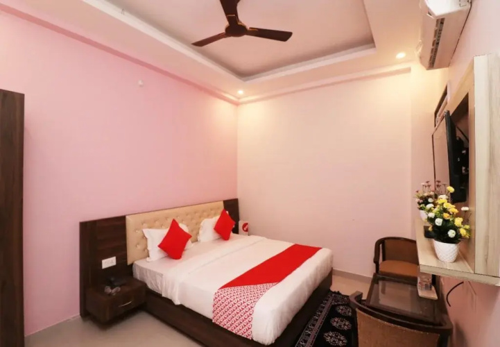 OYO 22356 Heaven Grand