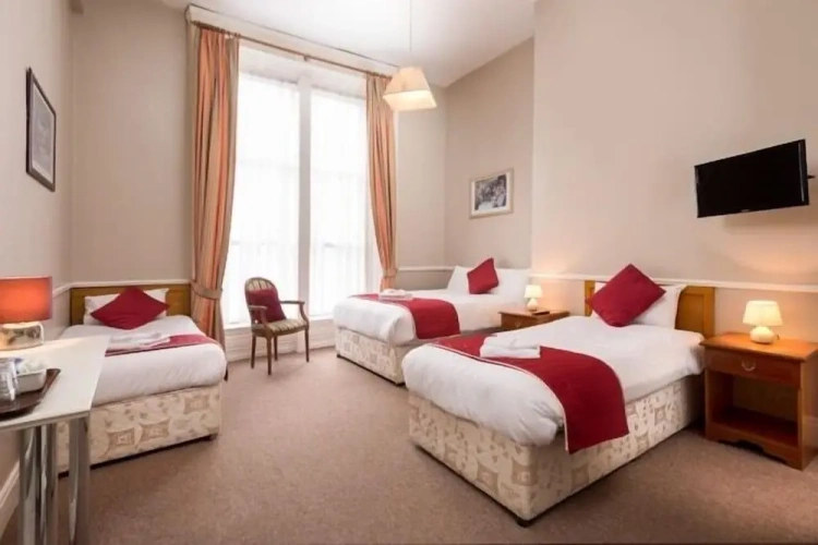 Standard Triple room
