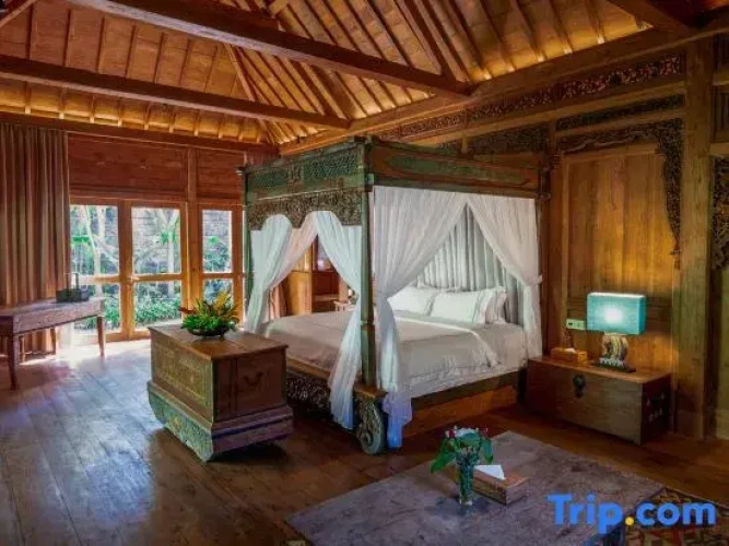 4 Bedrooms Villa