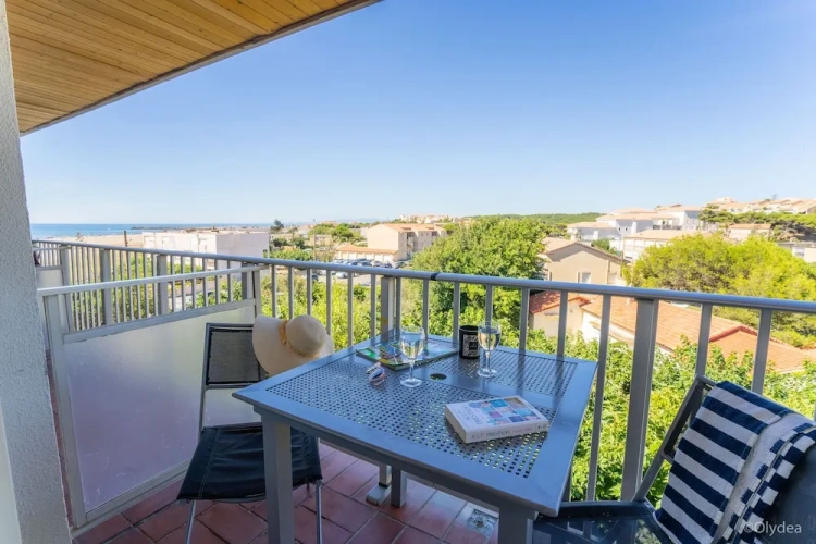 2 Bedrooms Apartment with balcony and with sea view