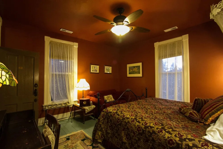 Swantown Inn