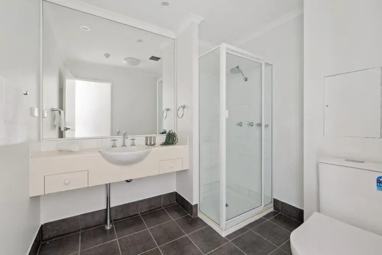 Stylish 2-bed Apartment With Pool in Camperdown