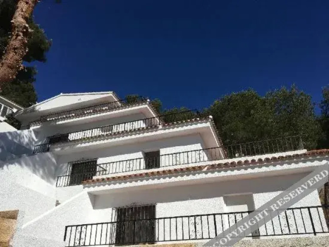 Agora Apartamentos La Volta