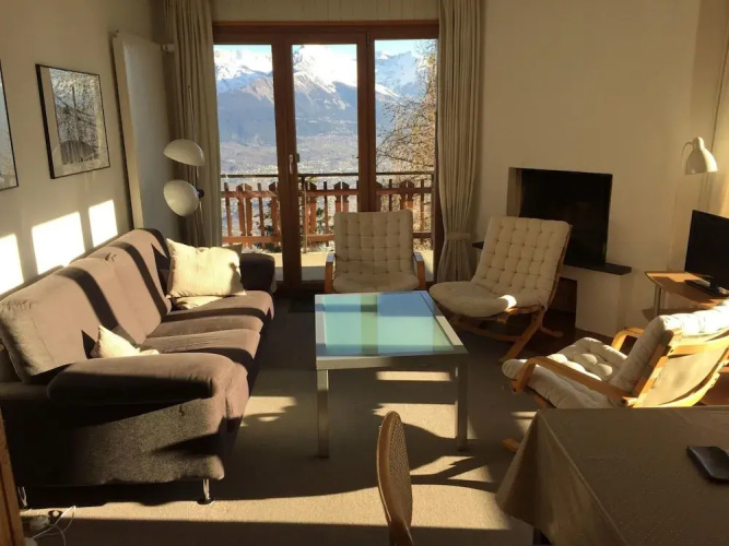 Charming Apartment With Valley