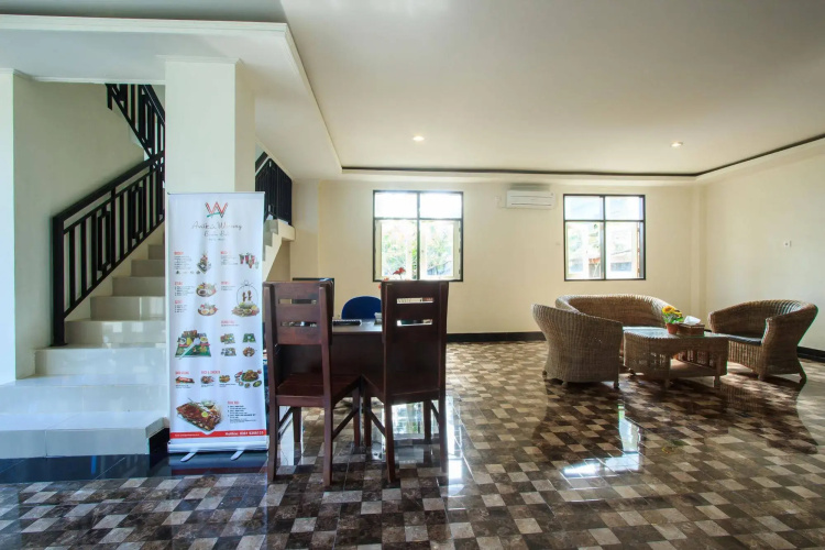 Ivanka Airport Inn