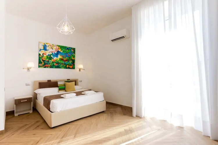 Pessina 90 Rooms in Naples