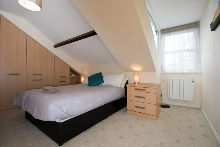 84 Kingsway