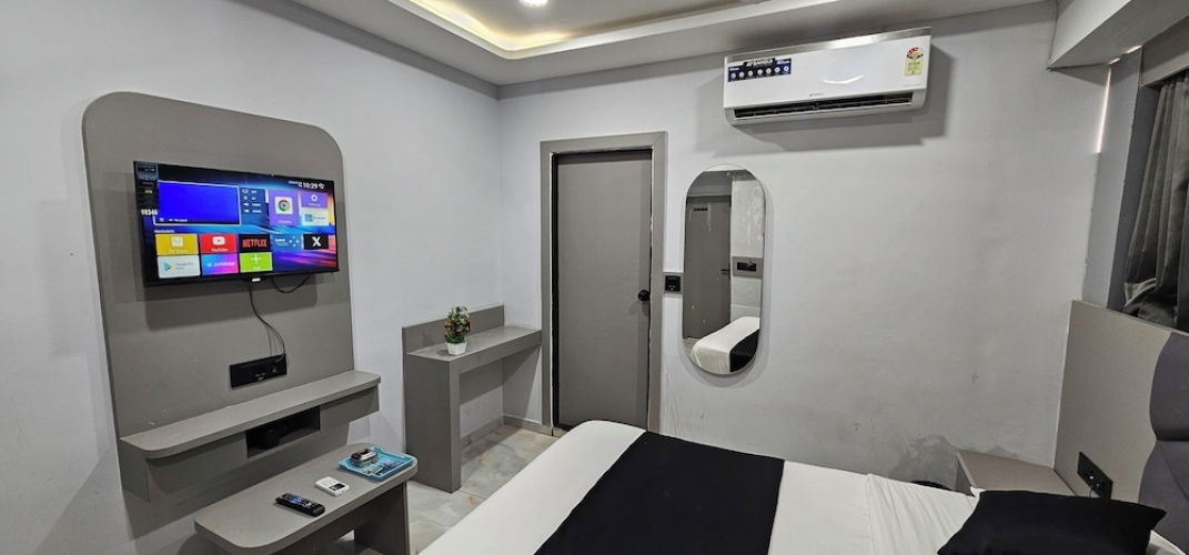 Deluxe Double room with city view