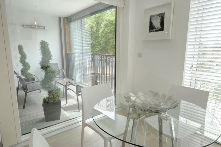 Roomspace Apartments -La Roka
