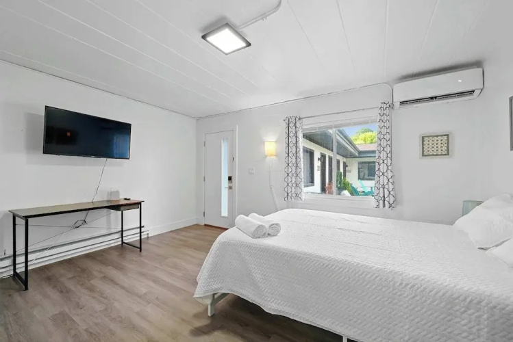 Chic City Retreat 93H