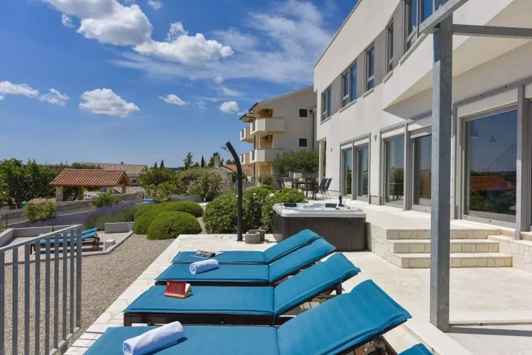 4 Bedrooms Villa with balcony and with sea view