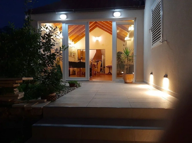 4 Bedrooms Cottage with balcony
