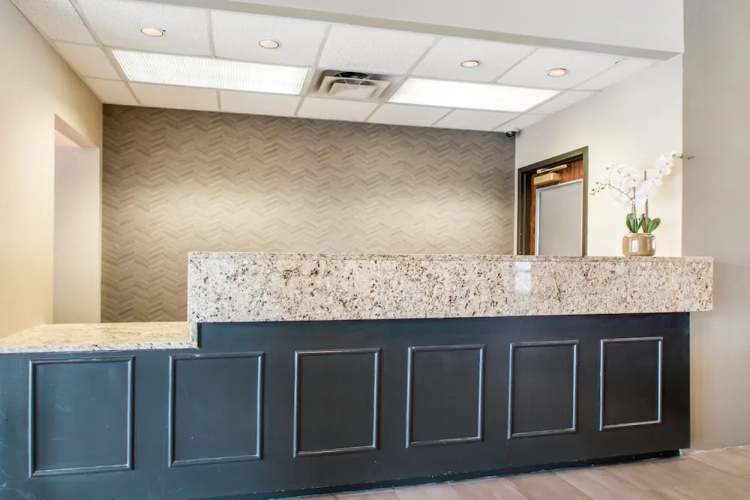 Clarion Inn & Suites Springfield