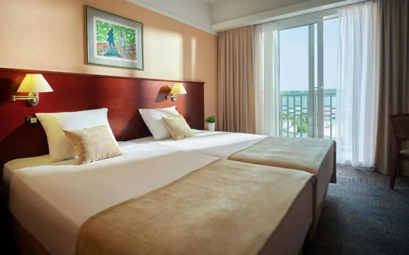 Twin room with balcony and with sea view