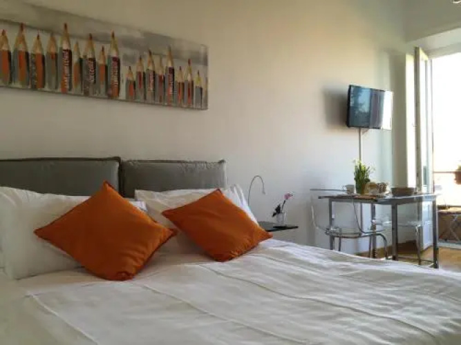 Donna Ilaria - Vatican area