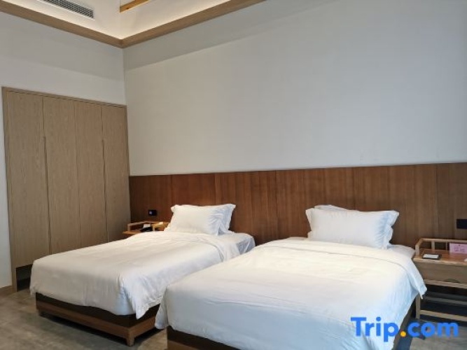 Sextuple Suite