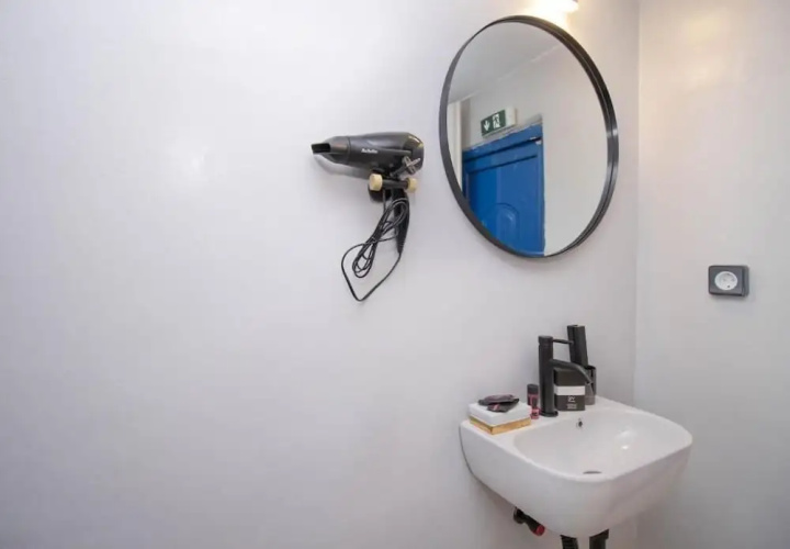 CAPRI Downtown Rooms
