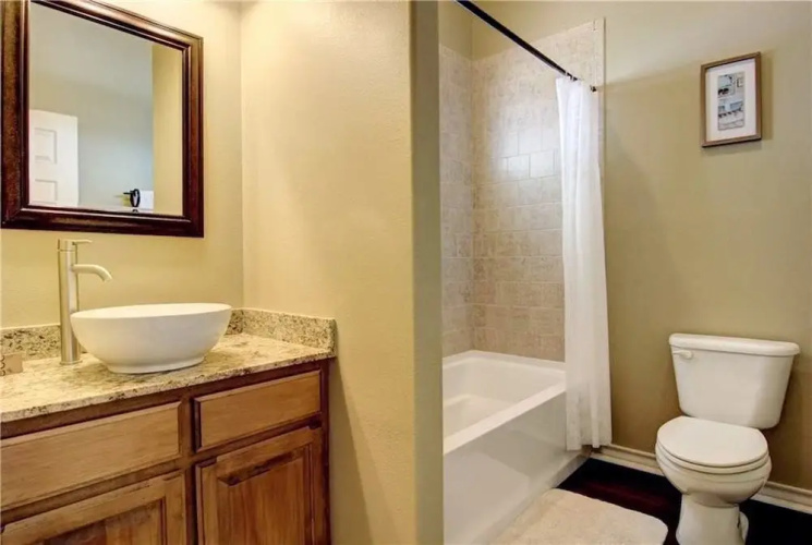 2BR 2BA Beautiful House with Ocean Views by RedAwning